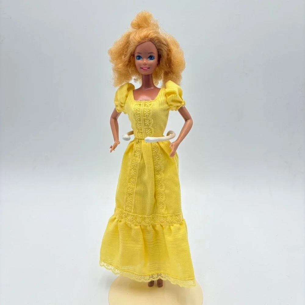 1981 Mattel Barbie Magic Curl Doll 3856 in Original Yellow Dress Vintage